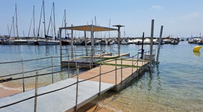 Palamós compta de nou amb un accés autònom per a persones de mobilitat reduïda a la platja