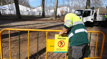 Girona tanca la Devesa i suspèn rues de Carnaval per l'alerta de vent