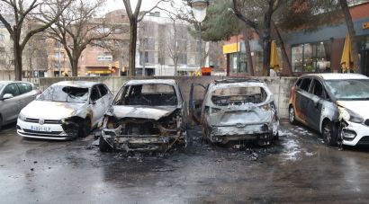 Investiguen l'incendi a quatre cotxes aparcats a Girona