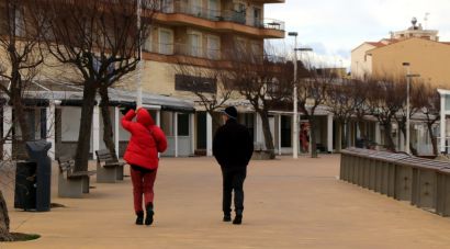 Protecció Civil demana suspendre rues a l’Alt Empordà i el Ripollès pel vent