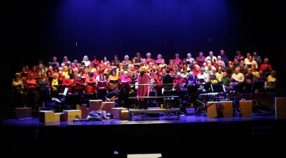 150 cantaires majors de 60 anys participen a la cantata 'A la ciutat' a Figueres