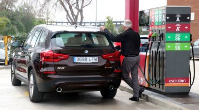 La gasolina supera els 1,63 euros per litre, tercera pujada des de l'inici de la guerra a Iran