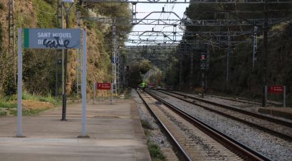 Tallada l'R11 entre Girona i Figueres per la caiguda d'arbres a la via
