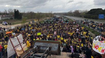 Investiguen cinc membres de Revolta Pagesa per entrar tractors i tallar l'AP-7 a Salt en la vaga de docents