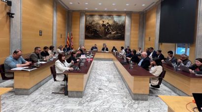La Diputació aprova una moció en suport a les reivindicacions dels docents sense el vot del PSC