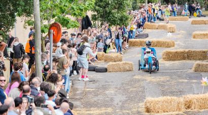 Palafrugell enceta el tram central de les Festes de Primavera amb el pregó i la Baixada de carretons