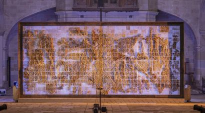 Joan Crous reinterpreta el Guernica amb una gran instal·lació al monestir de Banyoles