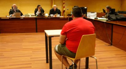 4 anys i 7 mesos de presó per un acusat de captar menors per obtenir pornografia infantil