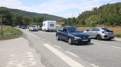 Sant Joan reclama més personal per reduir les cues de l’N-260 durant les obres