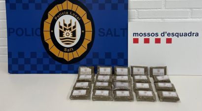 Detenen el responsable d’un bar de Salt amb uns dos quilos d’haixix amagats al magatzem
