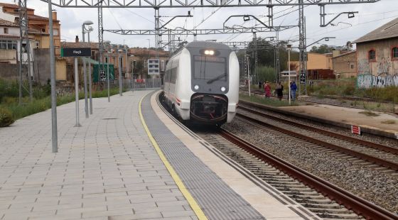 Dos nois amenacen amb arma blanca el responsable de l’estació de tren de Flaçà i fugen