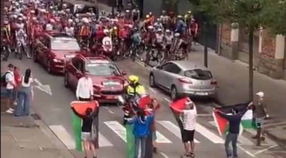 Activistes pro Palestina intenten aturar de nou La Vuelta, avui a Olot