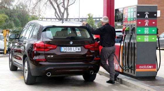 La gasolina supera els 1,63 euros per litre, tercera pujada des de l'inici de la guerra a Iran