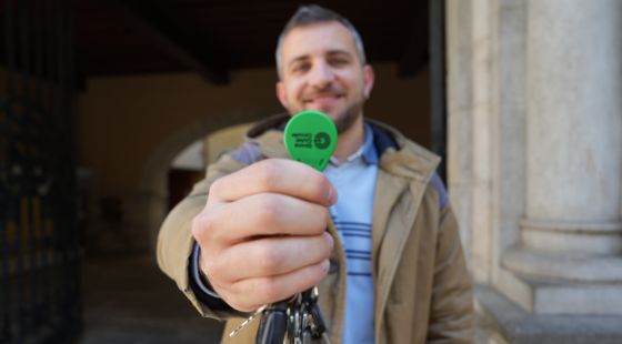 Girona crea uns clauers per obrir els contenidors intel·ligents i les àrees temporals