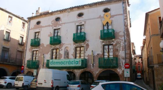 Sant Joan de les Abadesses prohibirà actes a la plaça Major pel risc de col·lapse de Can Blanxart