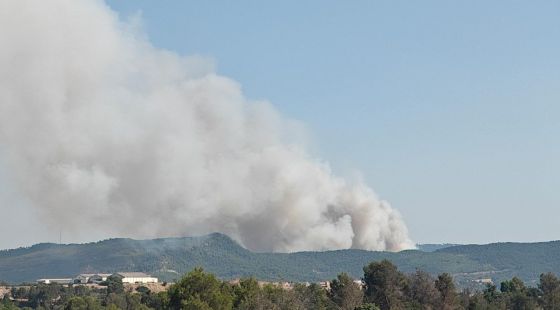 Quatre grans incendis posen al límit el dispositiu dels Bombers a Catalunya