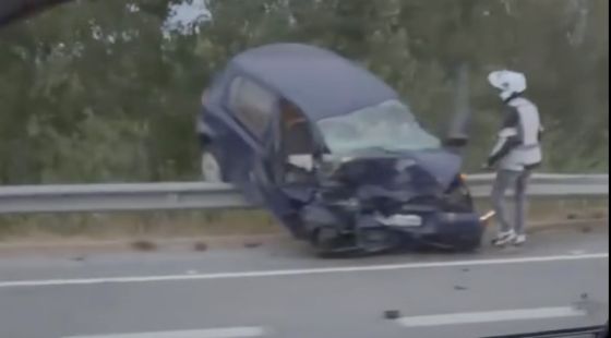 Dos ferits greus en un xoc frontal entre dos cotxes a la C-31 a la Tallada d'Empordà