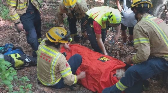 Rescaten una ciclista accidentada en una pista forestal de Sant Feliu de Pallerols