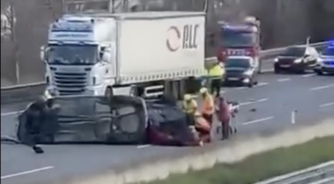 Tres ferits, dos d'ells greus, en un triple xoc a l'AP-7 a Salt