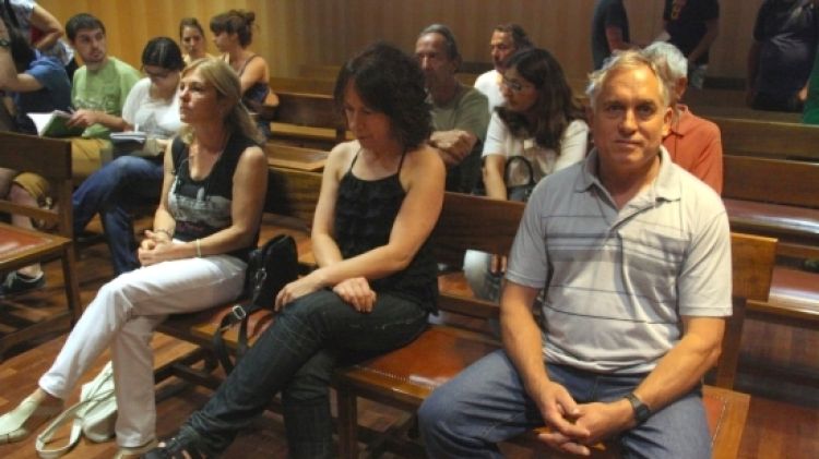 Els tres activistes al banc dels acusats © ACN