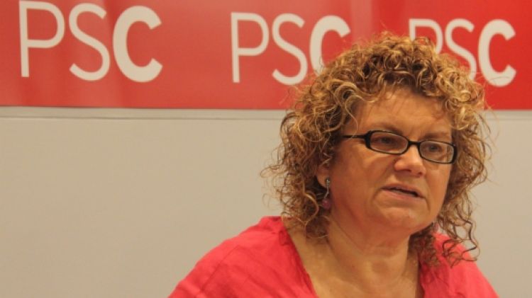 Marina Geli, durant la roda de premsa a la seu del PSC de Girona © ACN