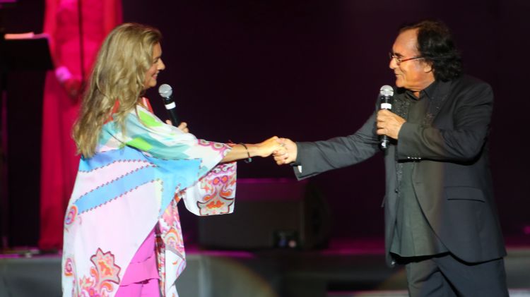 Romina i Al Bano, donant-se la ma ahir a la nit a Peralada © Iconna - Joan Castro