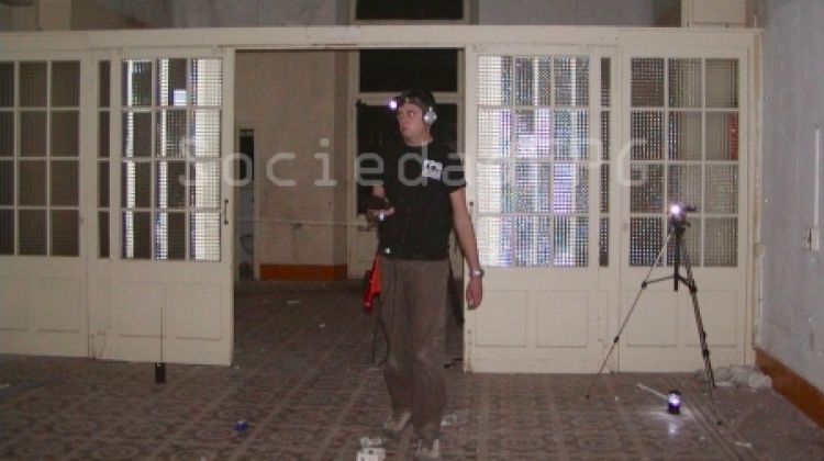 Investigador de l'SFPG a l'interior de l'antic hospital de Sant Feliu de Guíxols © SociedadFPG.com