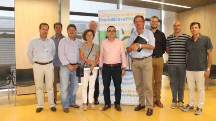 La junta de l'Associació de Càmpings de Girona reunida avui © ACN