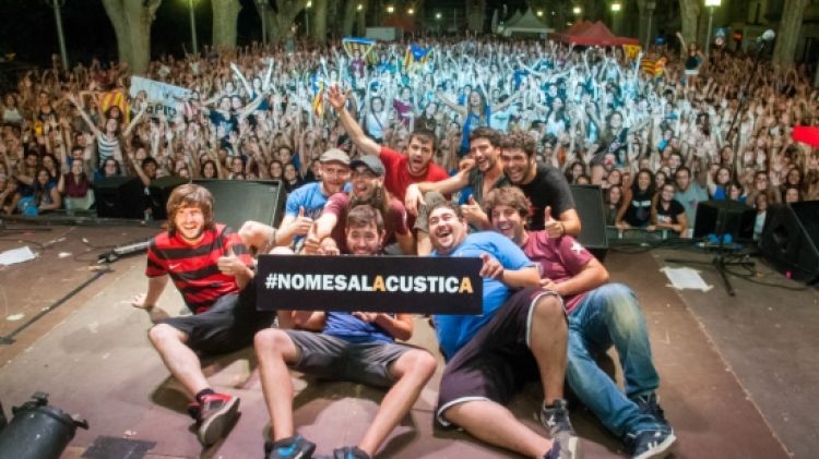 Un instant durant el concert de Txarango a la Rambla