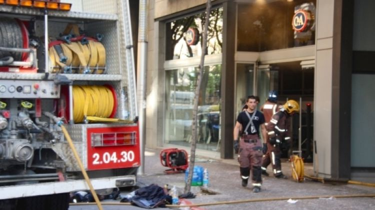 Cinc dotacions de bombers han treballat en l'incendi © ACN