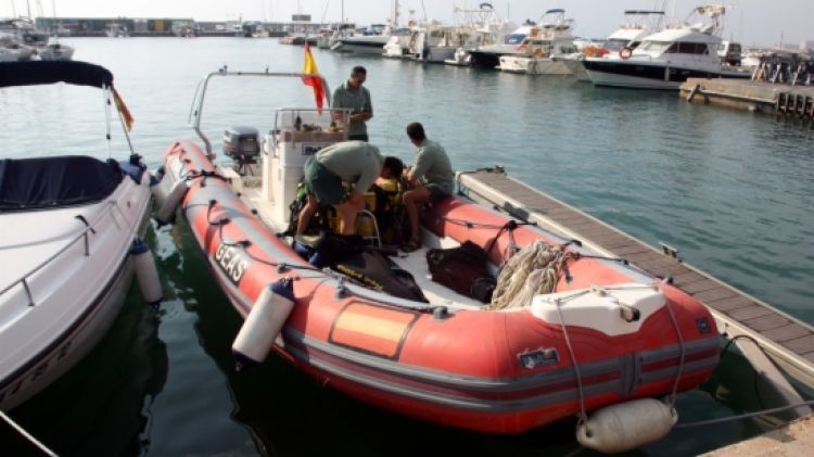 Una embarcació de la Guàrdia Civil durant les tasques de recerca d'aquest dilluns © ACN