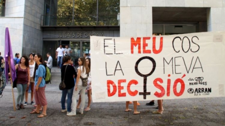Concentració de suport als imputats davant els Jutjats de Girona © ACN
