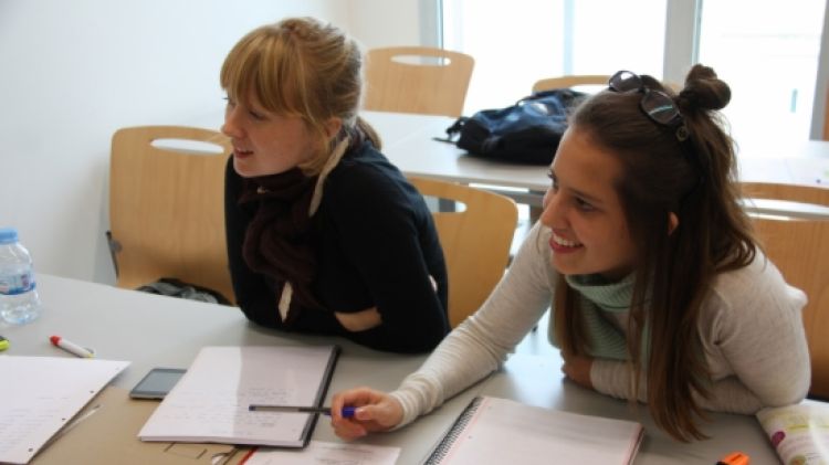 Una classe d'alumnes Erasmus de primer nivell de la Universitat Pompeu Fabra de Barcelona © ACN