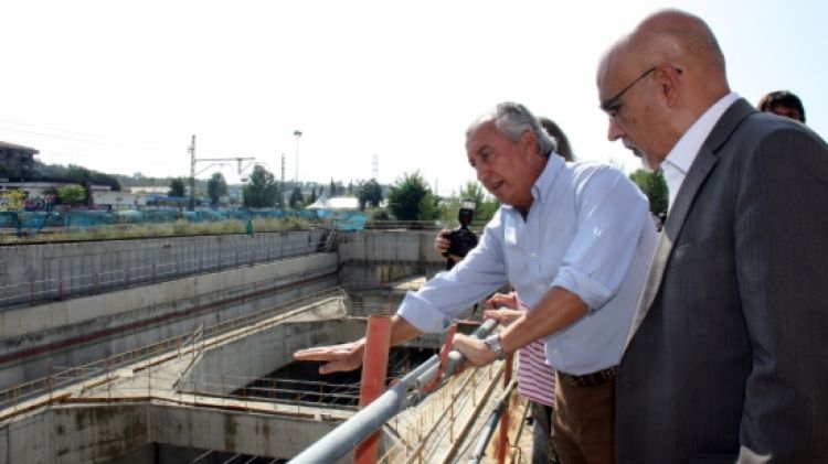 El secretari d'Estat d'Infraestructures, Transport i Vivenda, Julio Gómez-Pomar, visitant la zona descoberta © ACN