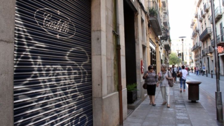 L'antiga pastisseria i botiga Castelló ha baixat la persiana i es troba totalment buida © ACN