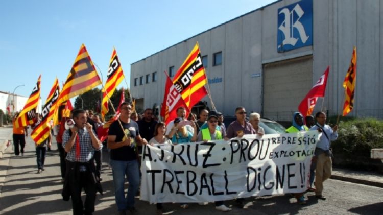 Els treballadors de l'empresa de recollida de residus AJ Ruz de Sils, durant una manifestació (arxiu) © ACN