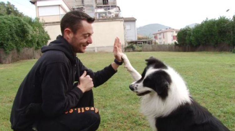 Marc Masdeu amb el gos Rock © Olot TV