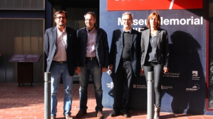 Els alcaldes de la Jonquera i Agullana, Sònia Martínez i Alfons Quera amb Jordi Font i Enric Pujol © ACN