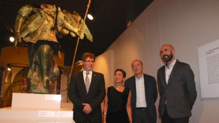 Les autoritats que han inaugurat la mostra 'La Girona d'època moderna: de l'obrador al baluard' © ACN