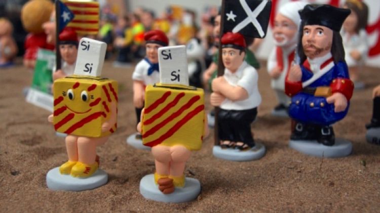 El caganer de l'urna del 9-N, al costat d'altres creacions © ACN