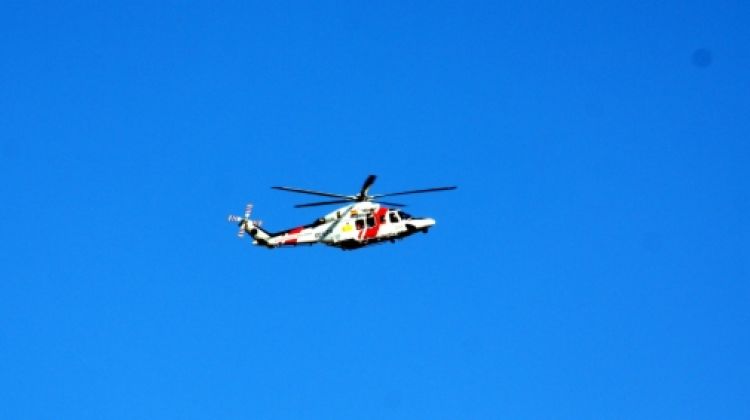 L'helicòpter de Salvament Marítim que participa en el dispositiu de recerca © ACN