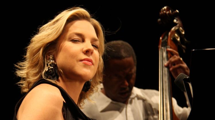 Diana Krall durant el concert d'aquest dissabte al Festival de Cap Roig © ACN