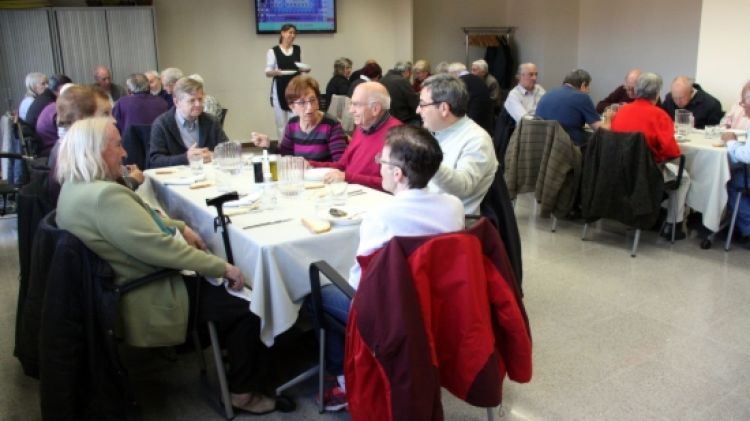 Usuaris al menjador de Santa Eugènia © ACN