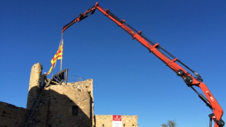 Els tècnics treballant a la torre de la presó aquests dies