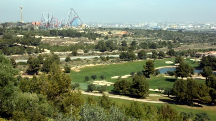 Vista general dels terrenys on s'ubicarà BCN World, a tocar de PortAventura © ACN