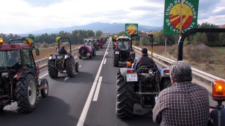 Els tractors tornaran a sortir al carrer. A la imatge, la tractorada del novembre a Móra la Nova © ACN
