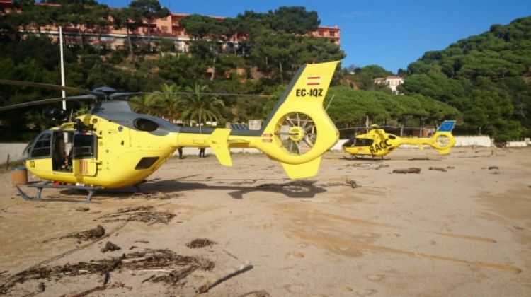 Dos helicòpters dels Bombers i el SEM s'han desplaçat a la zona per rescatar el ferit © ACN