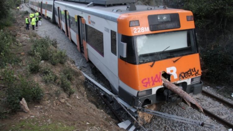 Detall del cap del tren de l'R3 accidentat al Figaró © ACN