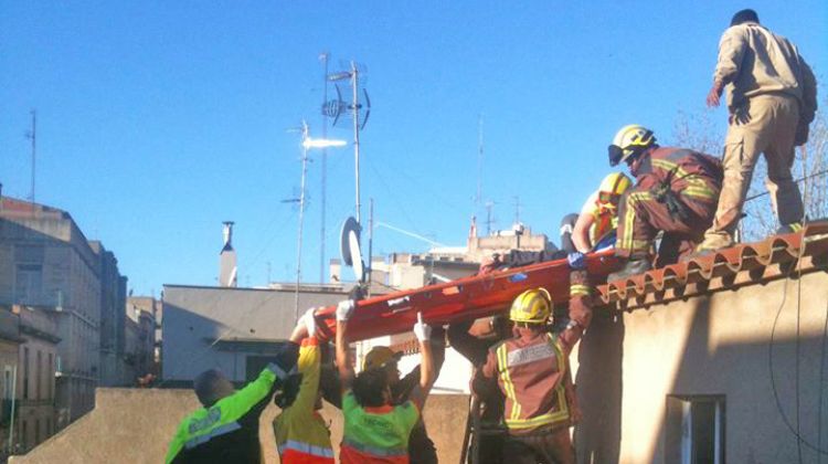 Moment que retiraven el treballador accidentat © Protecció Civil Alt Empordà