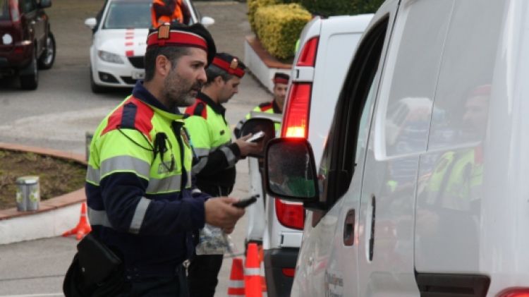 Un instant durant el control que s'ha fet aquest divendres a Castell-Platja d'Aro © ACN